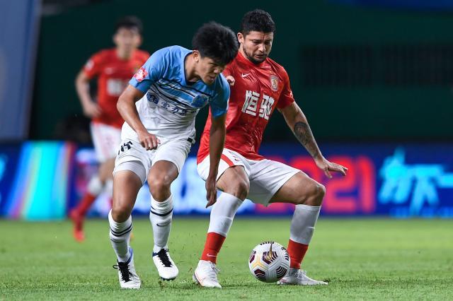 8868-广州德比上演精彩进球大战 范加斯特田忌赛马收效