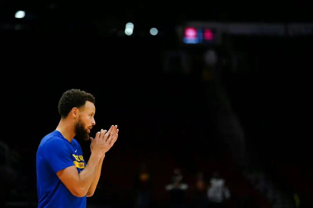 8868官网-考虑赛季报销！库里将专注招募詹姆斯！？