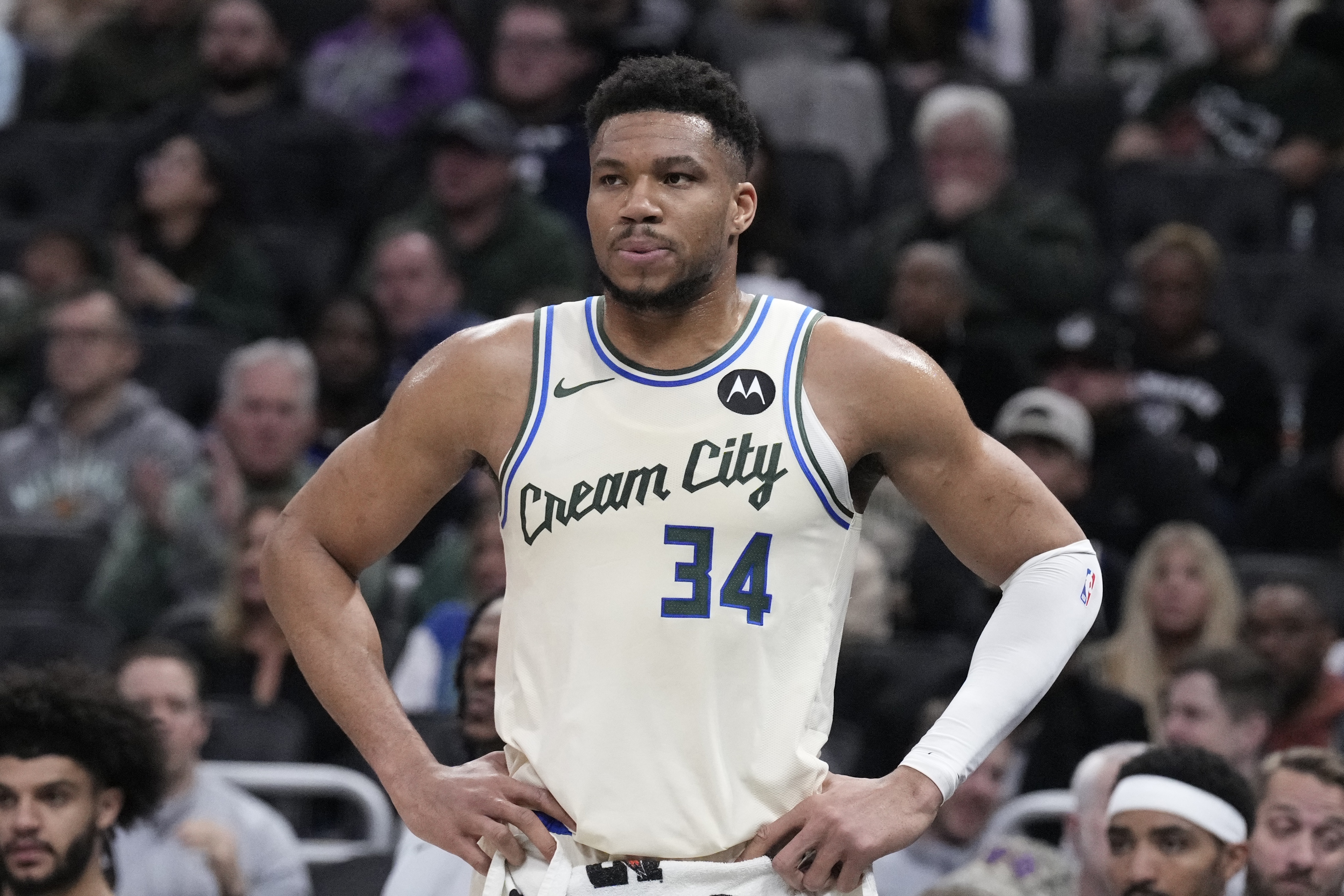 8868官网-字母哥虽好但并不适合火箭！送出申京小贾&amp;强力替补值得吗？